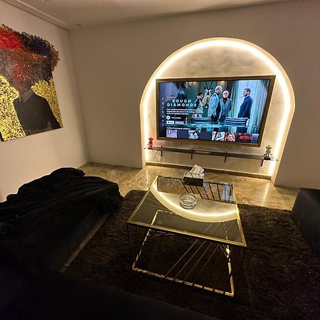 Modern 1-Bedroom Apartment In Zamalek Visits Allowed القاهرة المظهر الخارجي الصورة